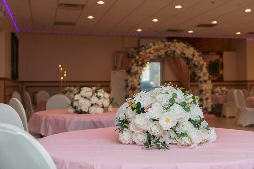 Elite Event MI luxury reception decor and floral centerpieces